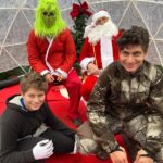 Incontro con Santa e Grinch